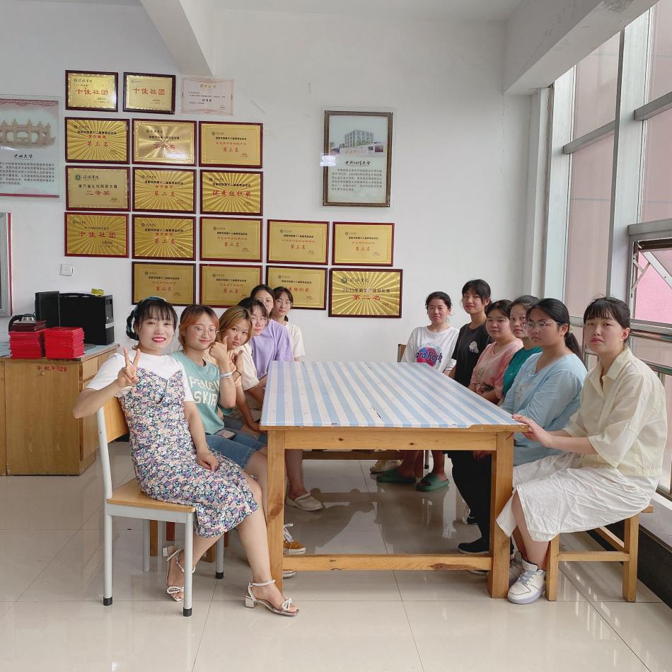 说明: 冯忆