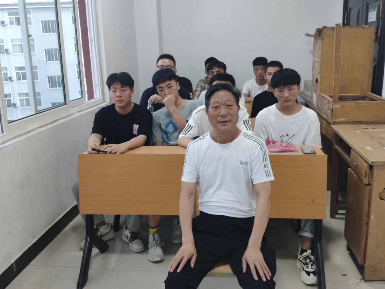 说明: 李俊恒